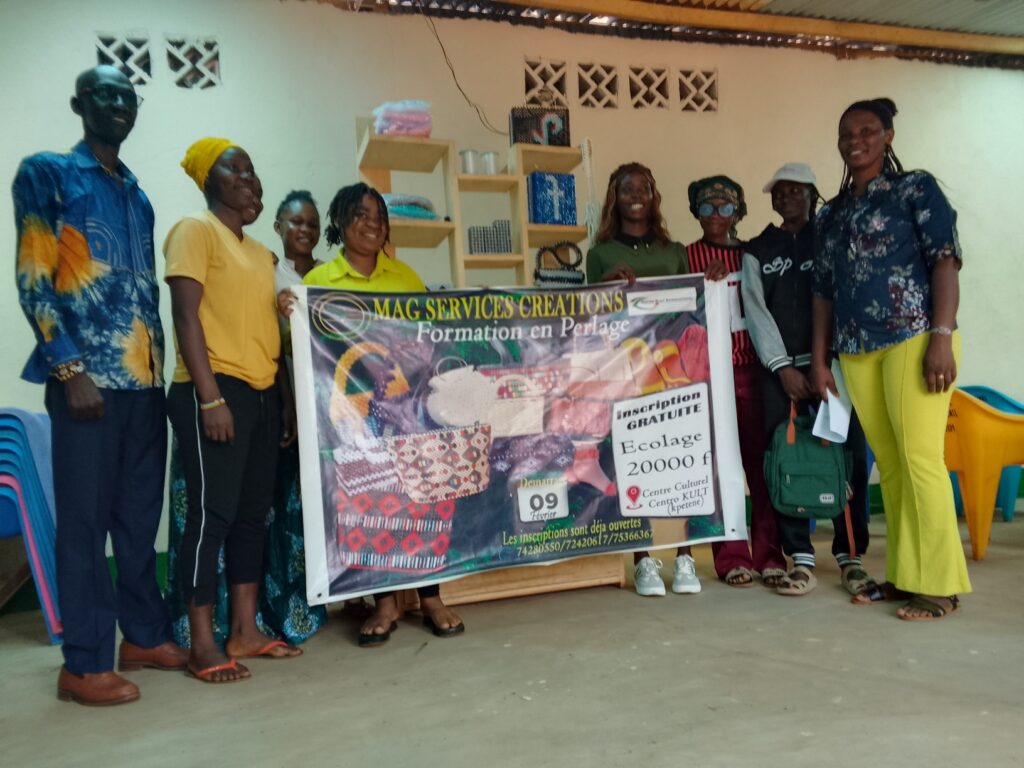 Une formation en perlage pour autonomiser femmes et jeunes filles. 629203491 1504042131730923 7191215051500544757 n